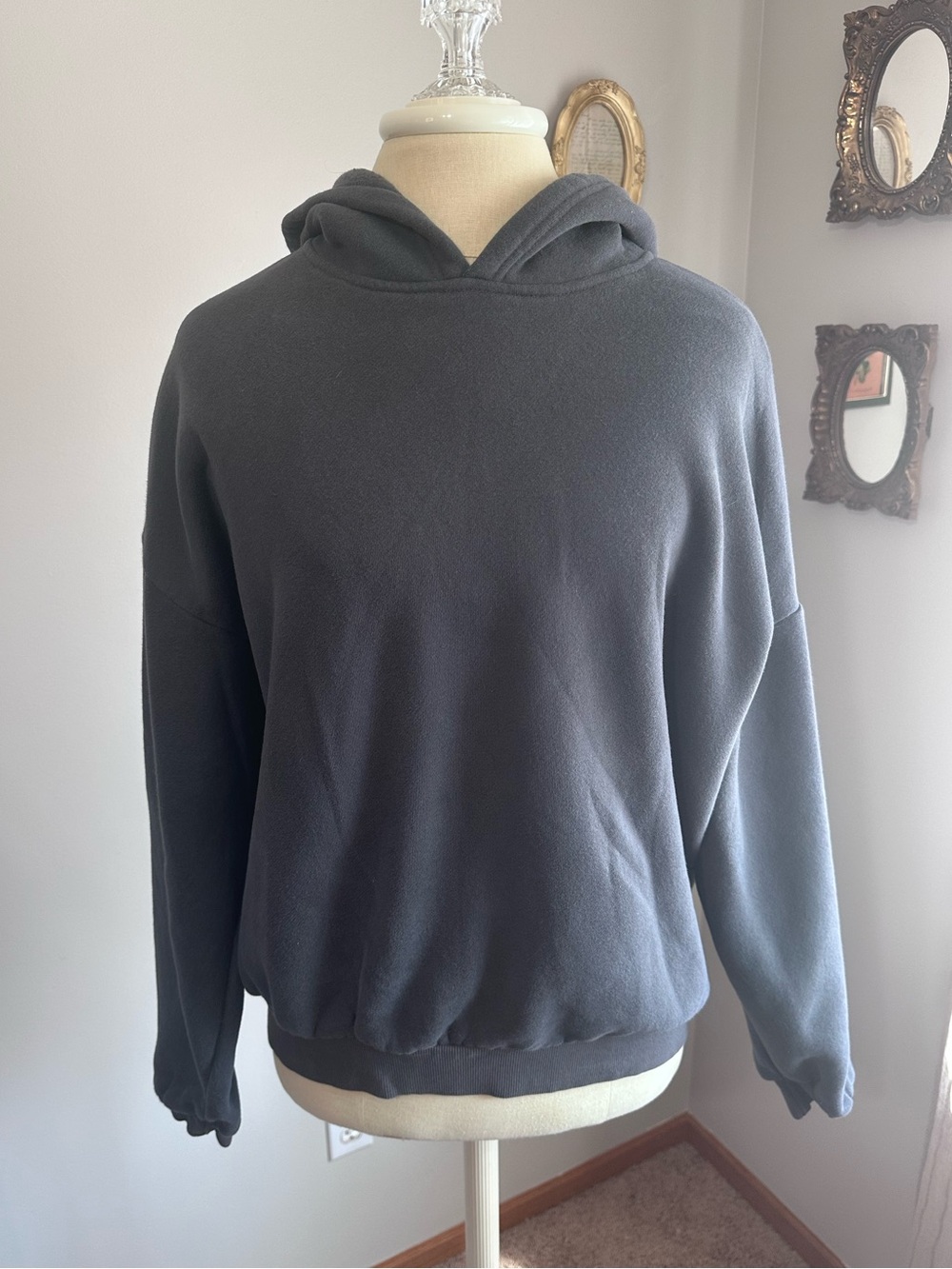 Edikted Bonney Bow Detail Hoodie Sweatshirt in Dark Gray - Picture 2 of 8